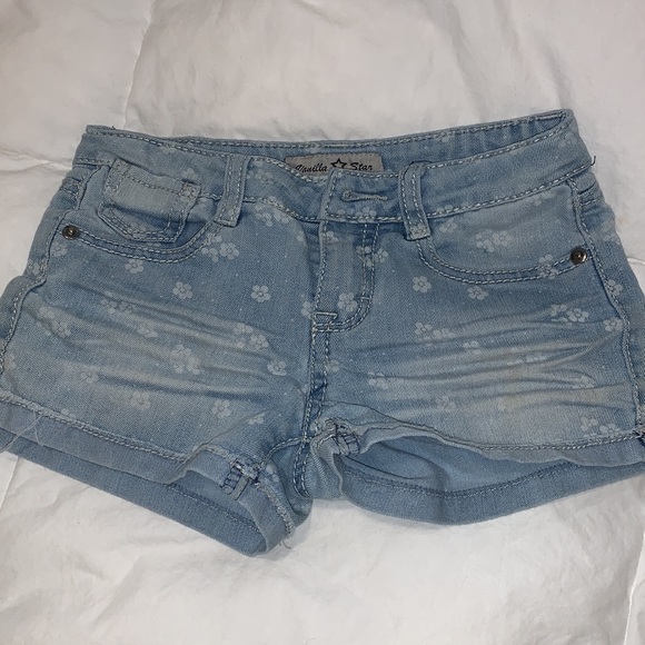 Girls Vanilla Star Jean Shorts - Picture 2 of 5